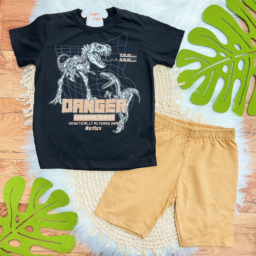 Conj. Camiseta Danger e Bermuda em Moletinho - Preto e Caramelo